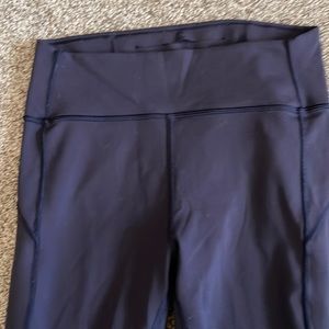 EUC Lululemon Womens navy blue leggings.  Size 8